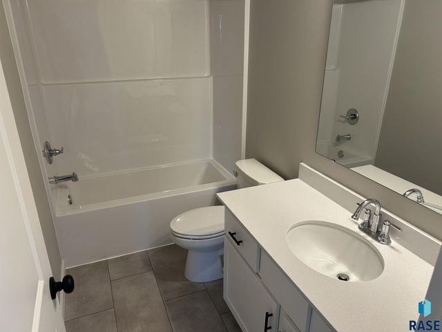 5612 E Ashwood Cir Circle, Sioux Falls, SD 57108