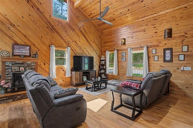 335 Dunn Road, Silver Creek, GA 30173