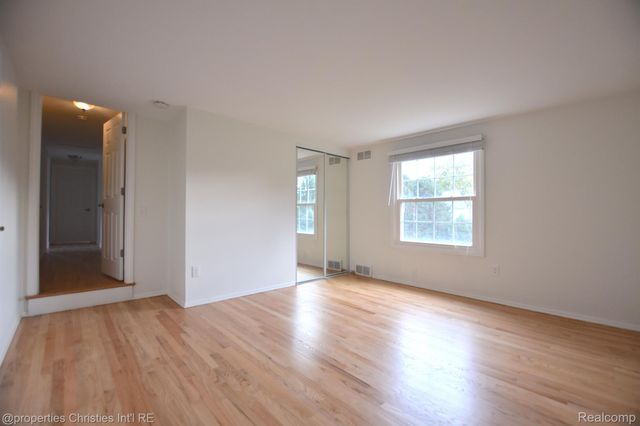 4217 COVERED BRIDGE Road, Bloomfield Charter Township, MI 48302