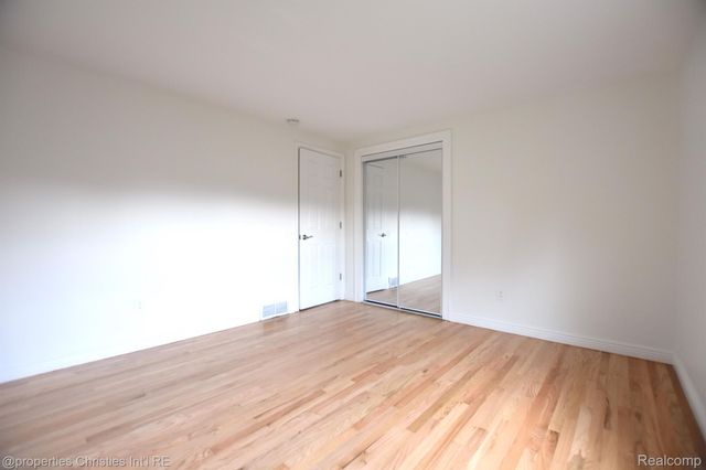 4217 COVERED BRIDGE Road, Bloomfield Charter Township, MI 48302