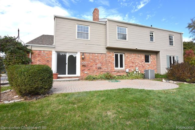 4217 COVERED BRIDGE Road, Bloomfield Charter Township, MI 48302
