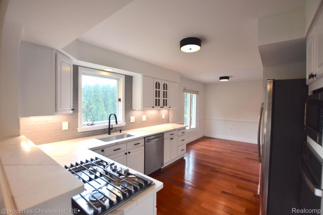 4217 COVERED BRIDGE Road, Bloomfield Charter Township, MI 48302