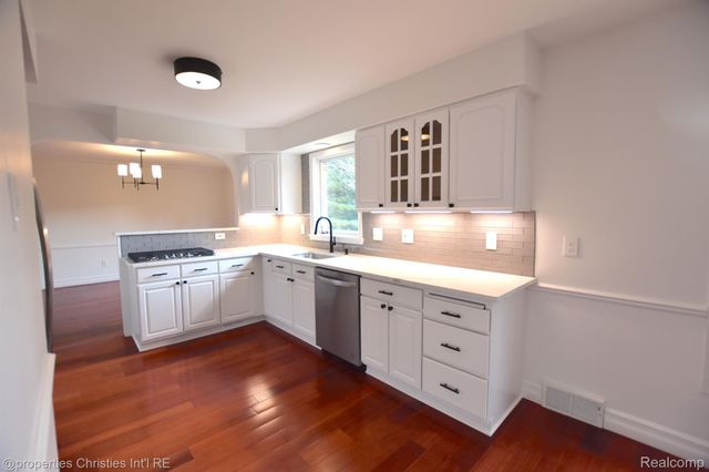 4217 COVERED BRIDGE Road, Bloomfield Charter Township, MI 48302