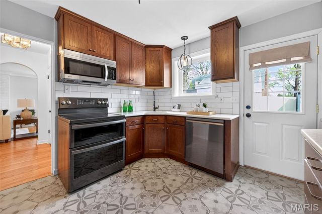 1001 Barberry Lane, Kirkwood, MO 63122