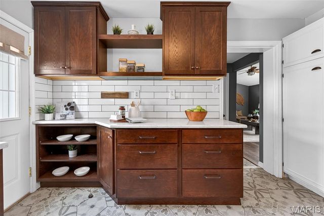 1001 Barberry Lane, Kirkwood, MO 63122