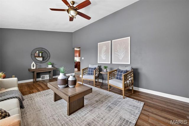 1001 Barberry Lane, Kirkwood, MO 63122