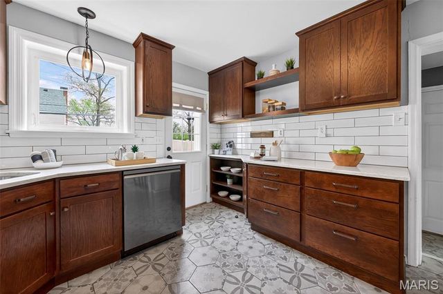 1001 Barberry Lane, Kirkwood, MO 63122