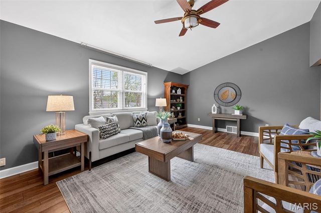 1001 Barberry Lane, Kirkwood, MO 63122