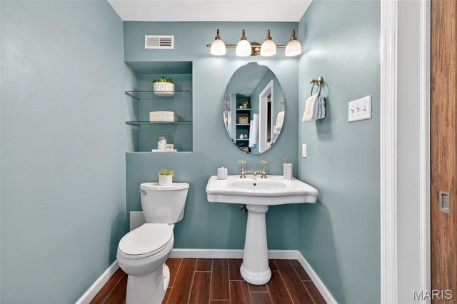 1001 Barberry Lane, Kirkwood, MO 63122