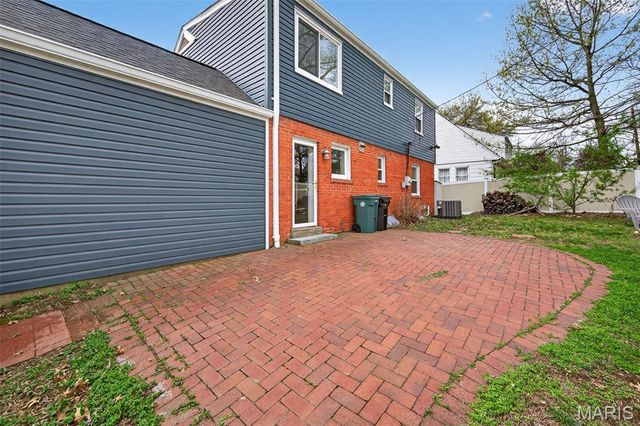 1001 Barberry Lane, Kirkwood, MO 63122