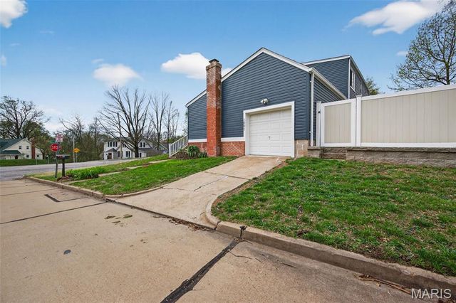 1001 Barberry Lane, Kirkwood, MO 63122