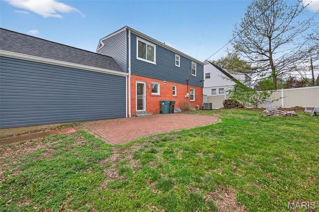 1001 Barberry Lane, Kirkwood, MO 63122