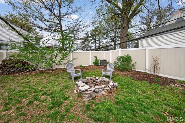 1001 Barberry Lane, Kirkwood, MO 63122