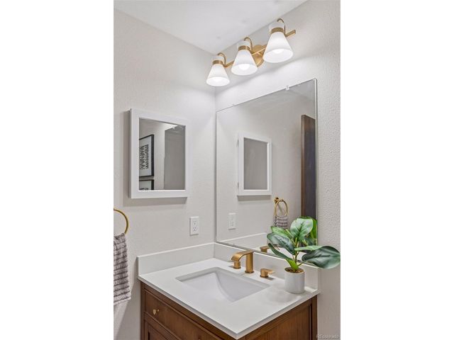 1995 S Poplar St, Denver, CO 80224