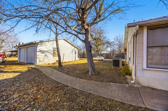 200 College Ave, Florence, TX 76527