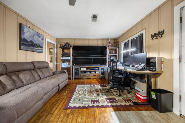 200 College Ave, Florence, TX 76527