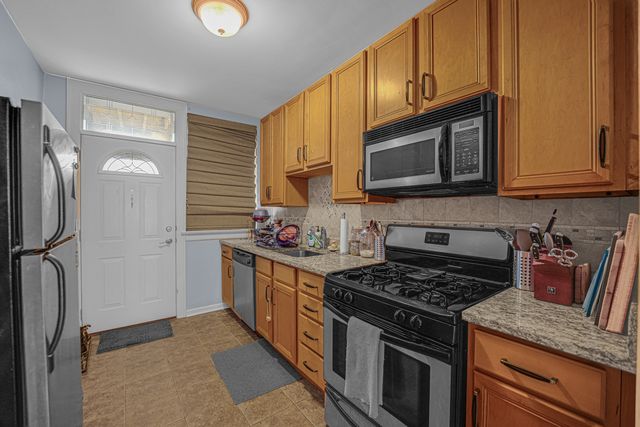 4126 N Kedvale Avenue 202, Chicago, IL 60641