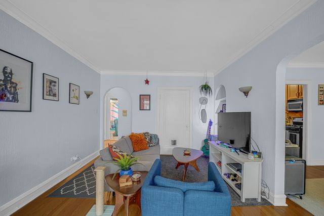 4126 N Kedvale Avenue 202, Chicago, IL 60641