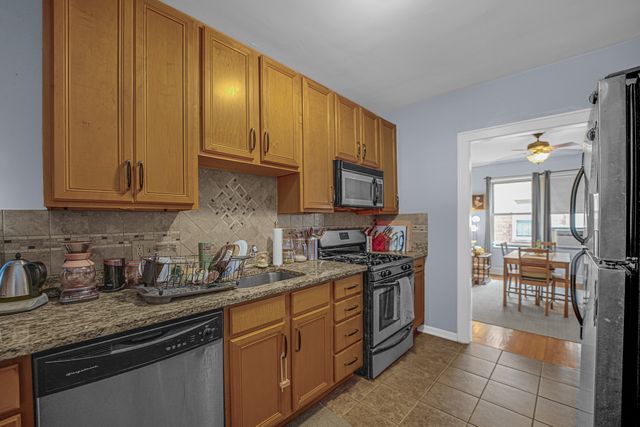 4126 N Kedvale Avenue 202, Chicago, IL 60641