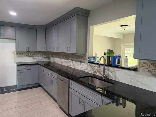 24726 Lakeland Street, Farmington Hills, MI 48336