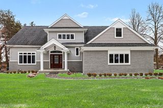 1725 Banmoor Drive, Troy, MI 48084