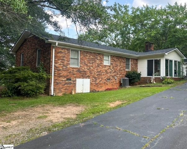 500 W Rutherford Street, Landrum, SC 29356