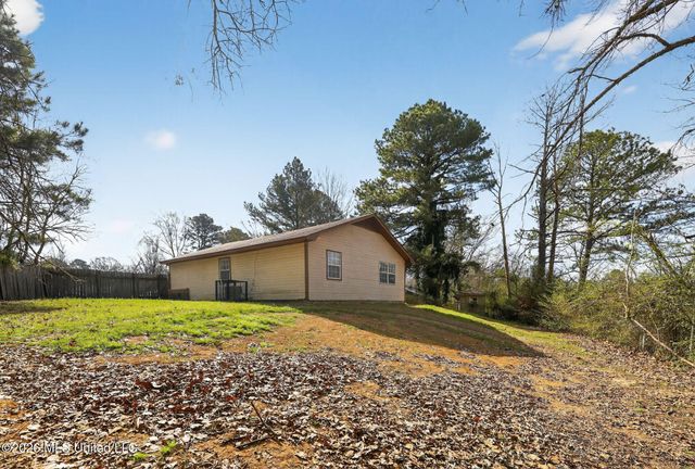 169 Thousand Oaks Circle, Jackson, MS 39212