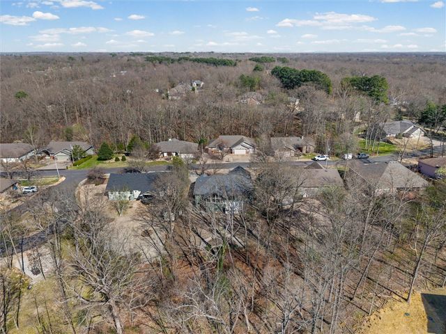 9 Thirsk Lane, Bella Vista, AR 72714