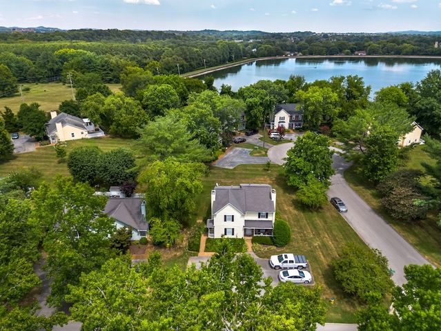 1244 Carriage Park Dr, Franklin, TN 37064