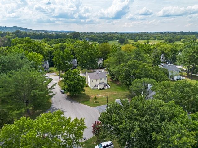 1244 Carriage Park Dr, Franklin, TN 37064