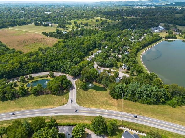 1244 Carriage Park Dr, Franklin, TN 37064