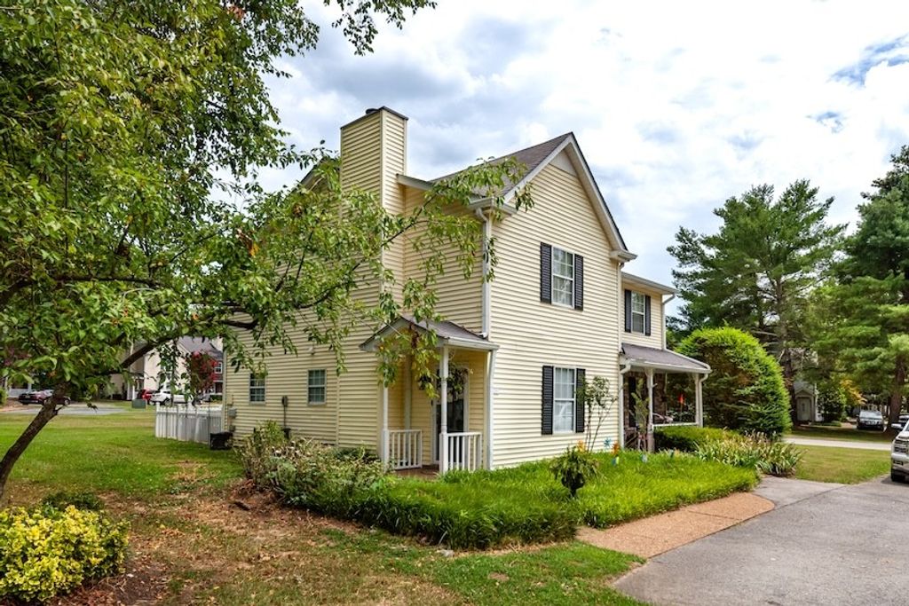 1244 Carriage Park Dr, Franklin, TN 37064