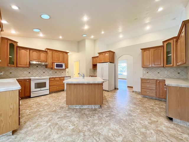 5231 N Morninggale Way, Boise, ID 83713