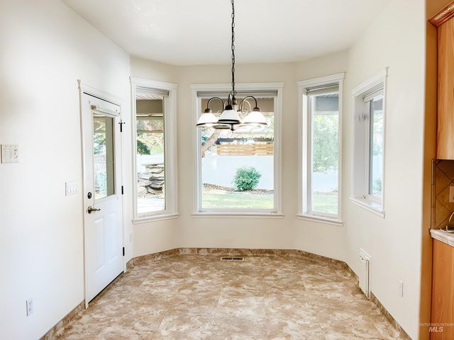 5231 N Morninggale Way, Boise, ID 83713