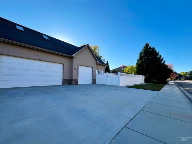 5231 N Morninggale Way, Boise, ID 83713