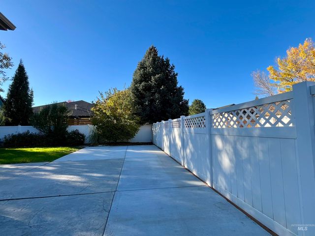 5231 N Morninggale Way, Boise, ID 83713