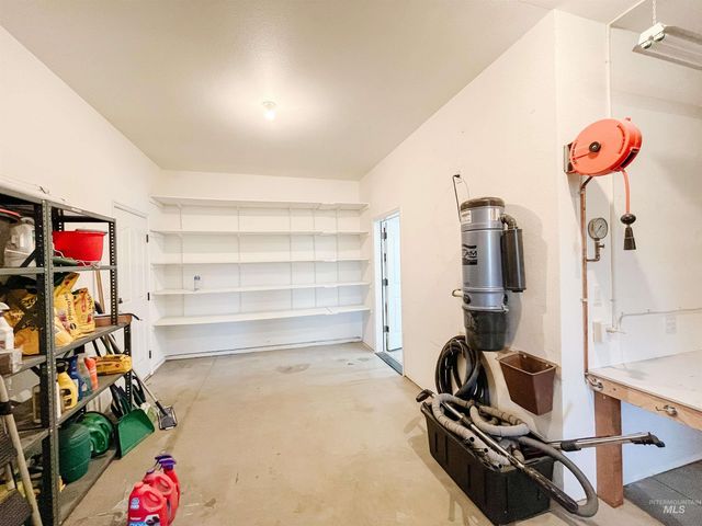 5231 N Morninggale Way, Boise, ID 83713