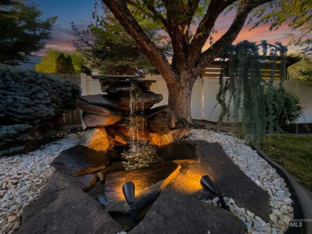 5231 N Morninggale Way, Boise, ID 83713