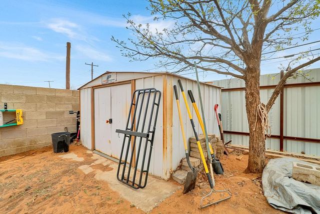 705 NW 4th St, Andrews, TX 79714