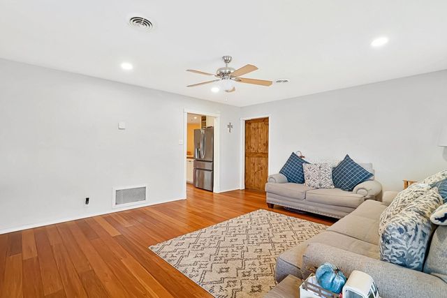 705 NW 4th St, Andrews, TX 79714