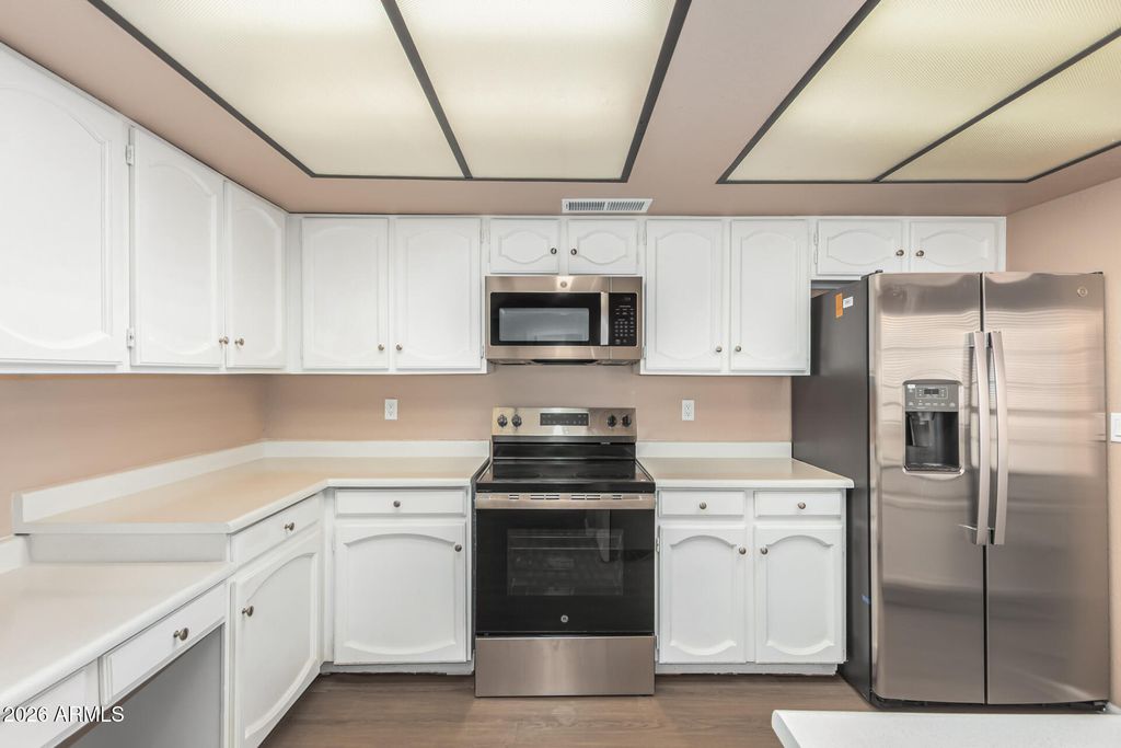 Image 10 of property listing at 1906 E CALLE DE ARCOS Drive, Tempe, AZ 85284