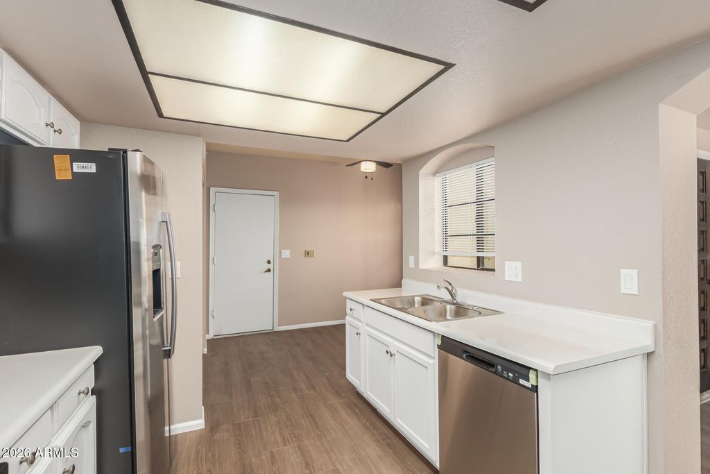 Image 12 of property listing at 1906 E CALLE DE ARCOS Drive, Tempe, AZ 85284