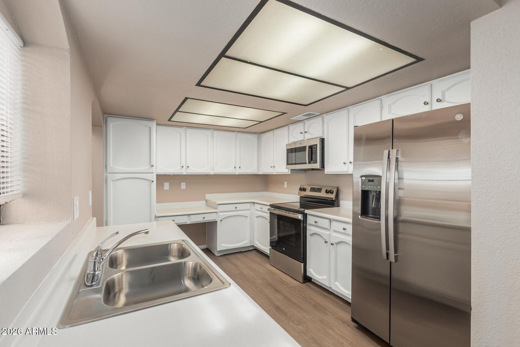 Image 13 of property listing at 1906 E CALLE DE ARCOS Drive, Tempe, AZ 85284