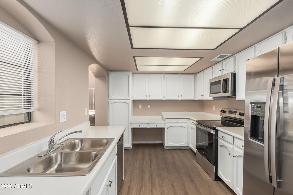 Image 14 of property listing at 1906 E CALLE DE ARCOS Drive, Tempe, AZ 85284