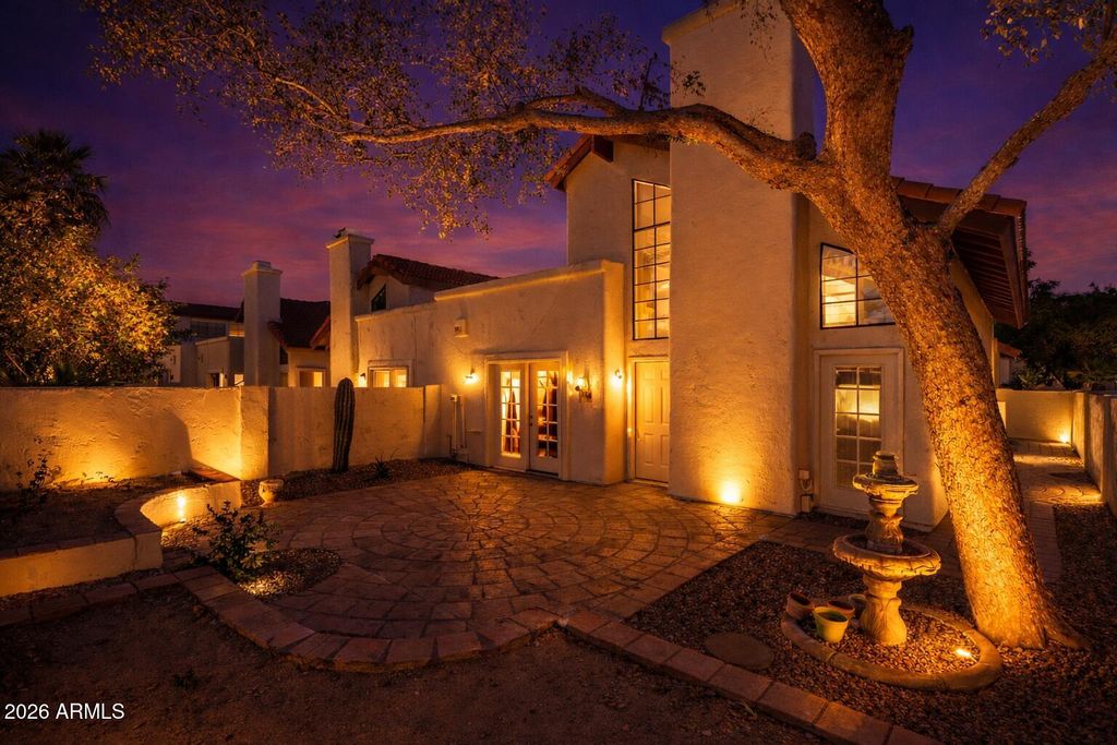 Image 30 of property listing at 1906 E CALLE DE ARCOS Drive, Tempe, AZ 85284