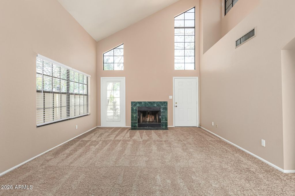 Image 8 of property listing at 1906 E CALLE DE ARCOS Drive, Tempe, AZ 85284