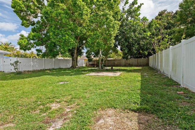 6894 3rd St, Jupiter, FL 33458