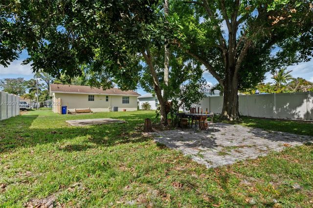 6894 3rd St, Jupiter, FL 33458