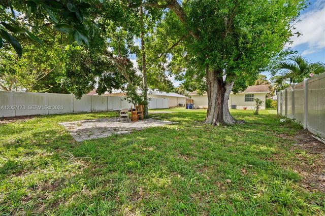 6894 3rd St, Jupiter, FL 33458