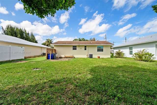6894 3rd St, Jupiter, FL 33458